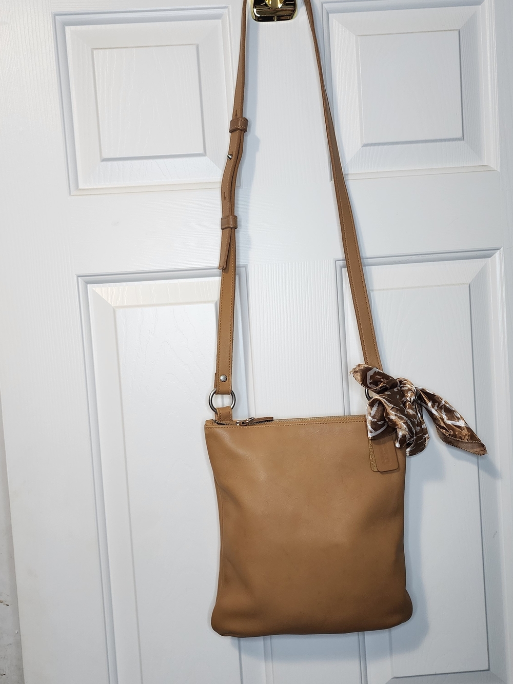 Coach Vintage Chelsea Slim Tan Leather Crossbody - Picture 1 of 11